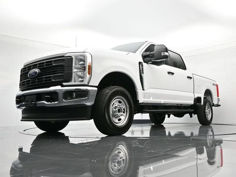 New 2026 Ford F250 XL w/ XL Chrome Package AWD/4WD image 17