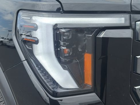 Used 2024 GMC Sierra 3500 AT4 w/ AT4 Premium Plus Package AWD/4WD image 3