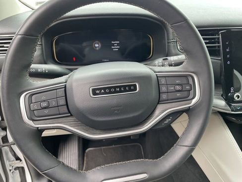 Used 2023 Jeep Wagoneer L Series II image 12