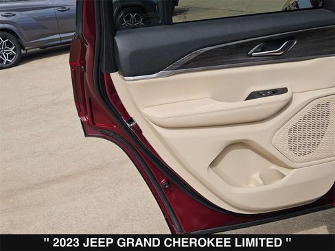 Used 2023 Jeep Grand Cherokee Limited image 18