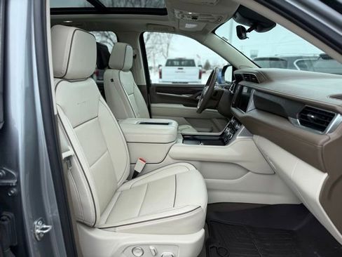 Used 2024 GMC Yukon XL Denali w/ Denali Reserve Package image 25