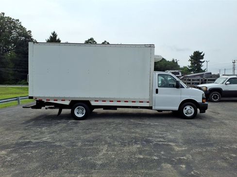 Used 2024 Chevrolet Express 3500 w/ Power Convenience Package RWD image 4