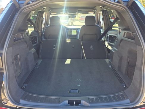 Used 2024 Land Rover Discovery Sport Dynamic SE image 19