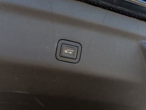 Used 2025 Chevrolet Suburban High Country AWD/4WD image 11