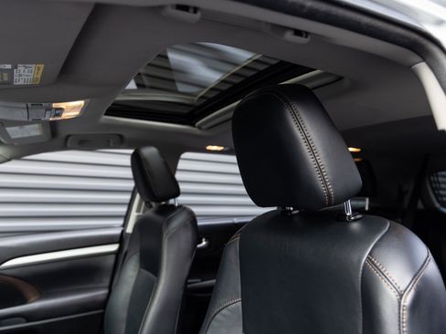 Used 2017 Toyota Highlander XLE image 23