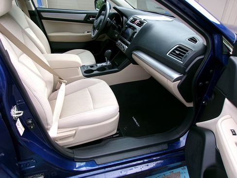 Used 2017 Subaru Legacy 2.5i Premium image 10