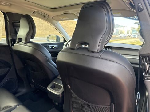 Used 2025 Volvo XC60 B5 Core image 24