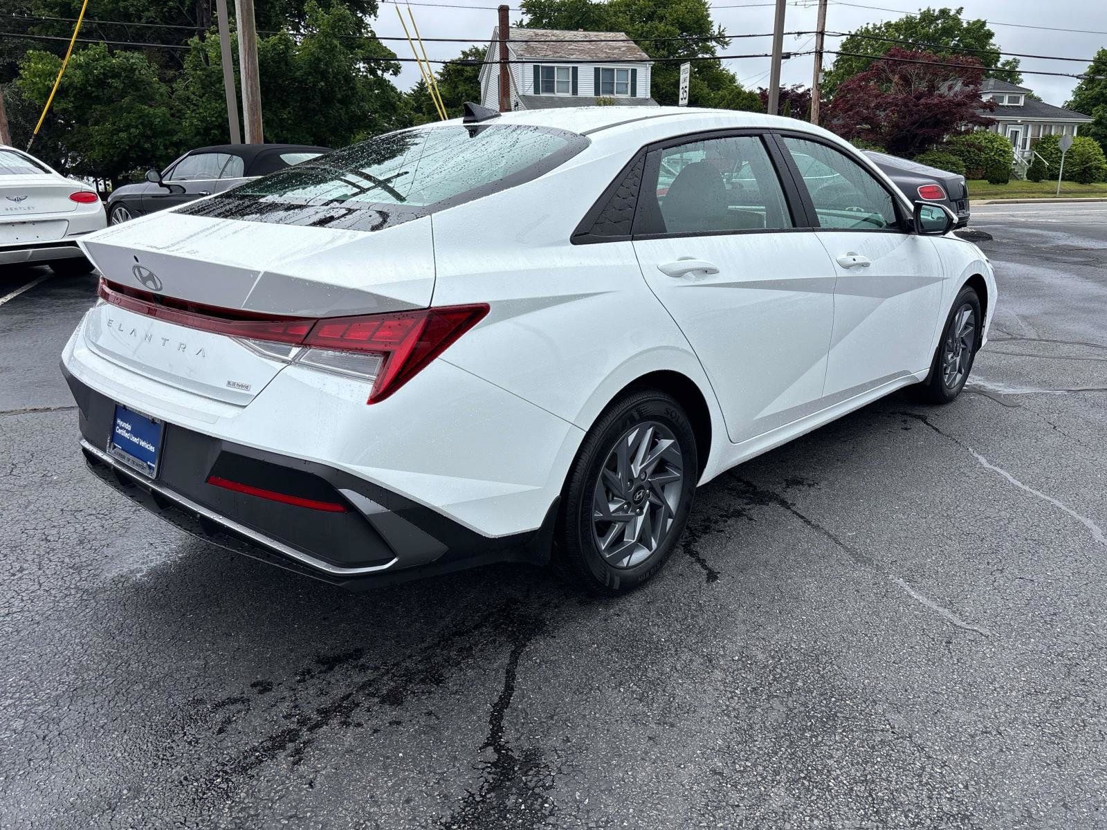 Certified 2024 Hyundai Elantra Blue FWD image 5