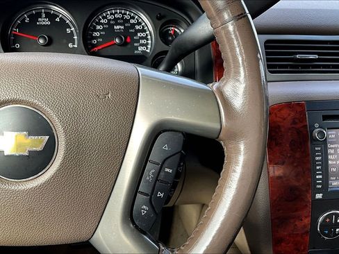 Used 2013 Chevrolet Avalanche LTZ image 20