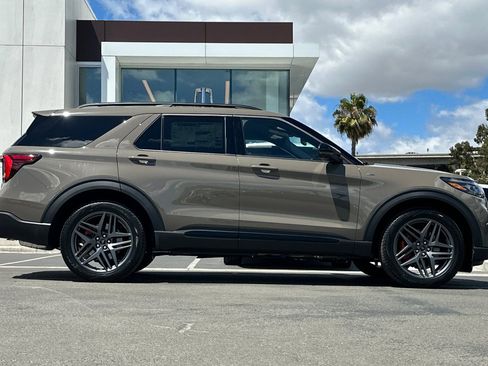 New 2026 Ford Explorer ST-Line w/ ST-Line Street Pack RWD image 2