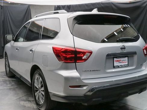 Used 2020 Nissan Pathfinder SL image 4