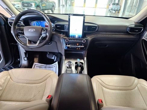 Used 2020 Ford Explorer Platinum w/ Premium Technology Package AWD/4WD image 21