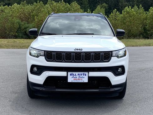 Used 2024 Jeep Compass Latitude AWD/4WD image 2