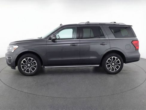 Used 2023 Ford Expedition XLT image 5