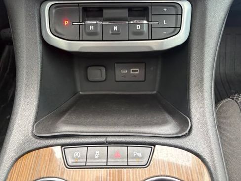 Used 2021 GMC Acadia SLE w/ Driver Convenience Package FWD image 27