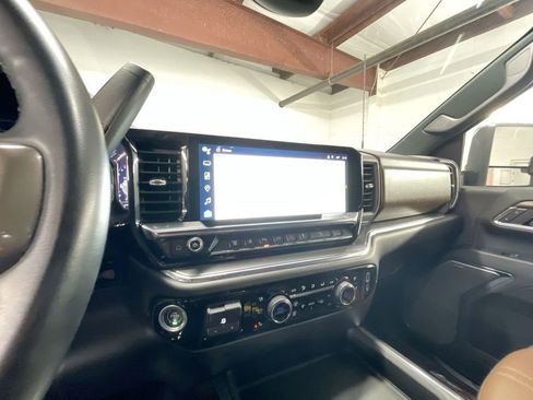 Used 2024 Chevrolet Silverado 2500 High Country w/ Technology Package image 18