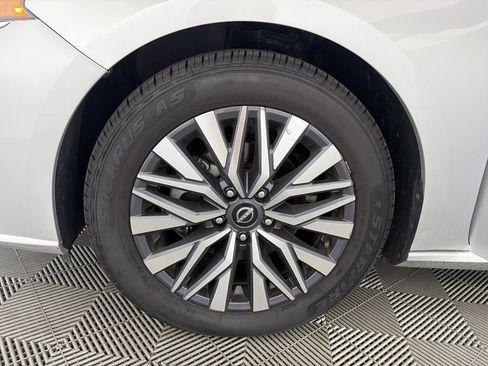 Used 2024 Nissan Altima 2.5 SV FWD image 13