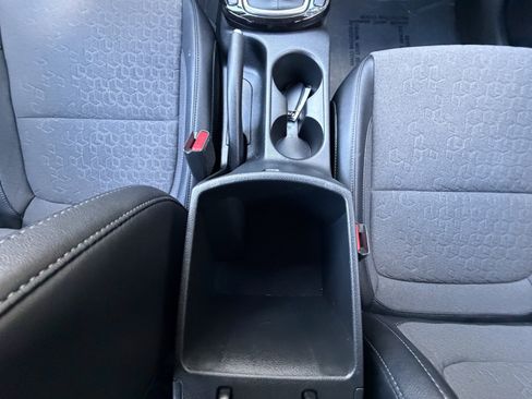 Used 2025 Kia Seltos S image 24