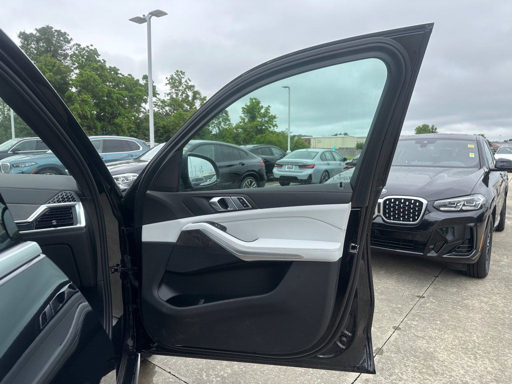 Certified 2026 BMW X5 sDrive40i w/ Parking Assistance Package RWD image 27