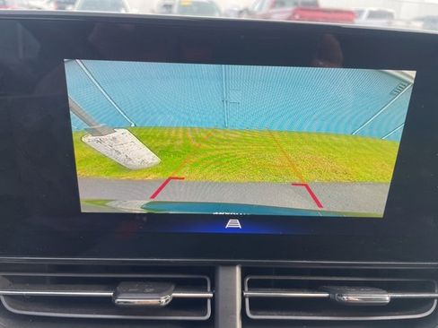 Used 2024 Chevrolet Trax LT w/ LT Convenience Package image 16