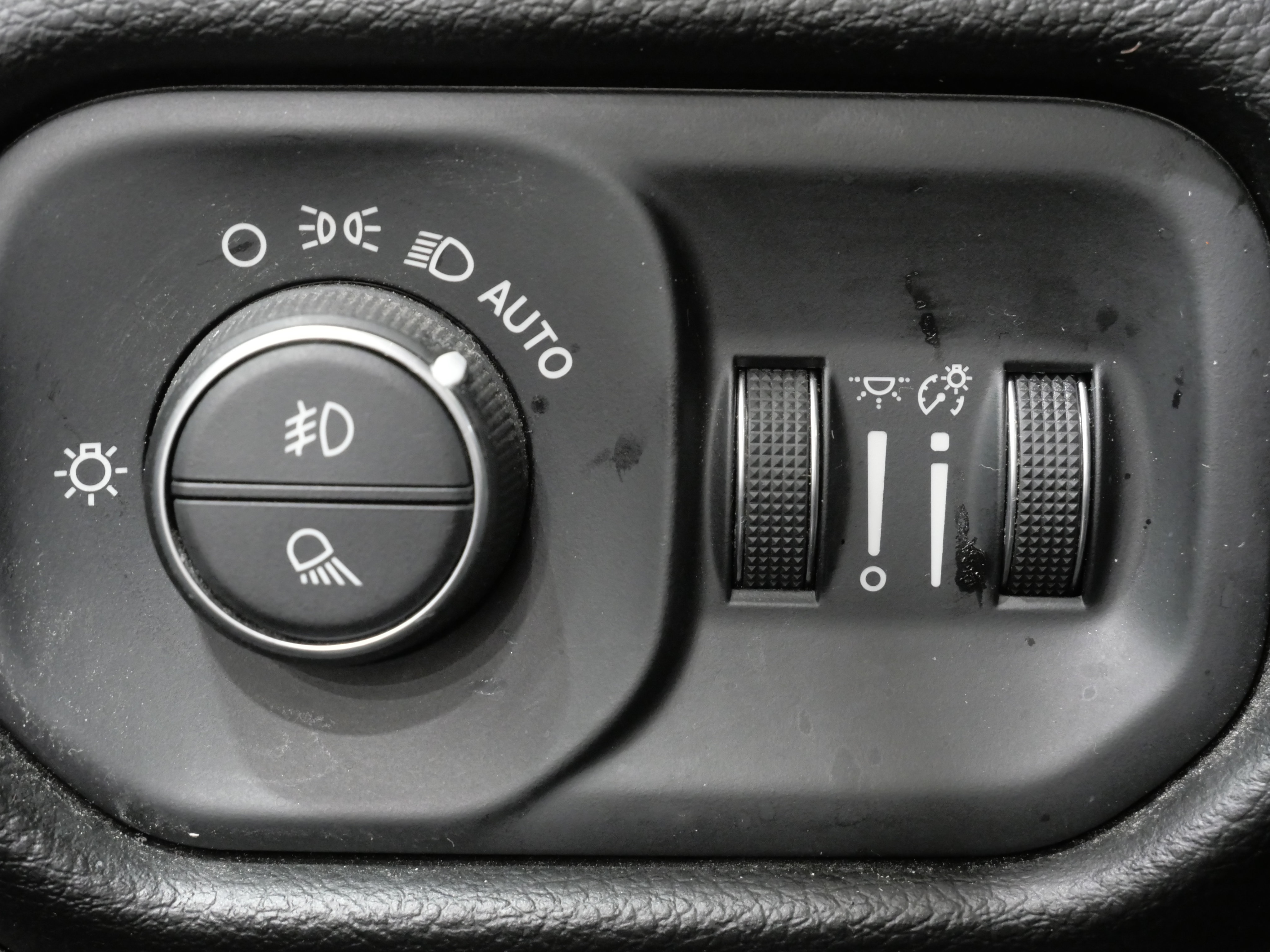 Used 2023 RAM 1500 Laramie AWD/4WD image 13