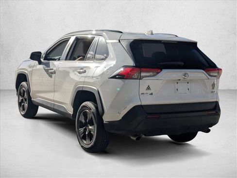 Used 2021 Toyota RAV4 XLE FWD image 7