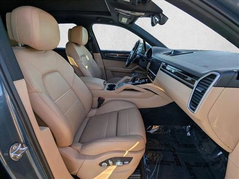 Used 2019 Porsche Cayenne image 23