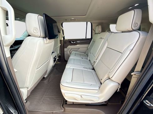 Used 2023 GMC Yukon XL Denali AWD/4WD image 31