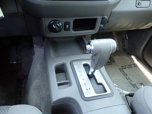 Used 2013 Nissan Frontier SV AWD/4WD image 19