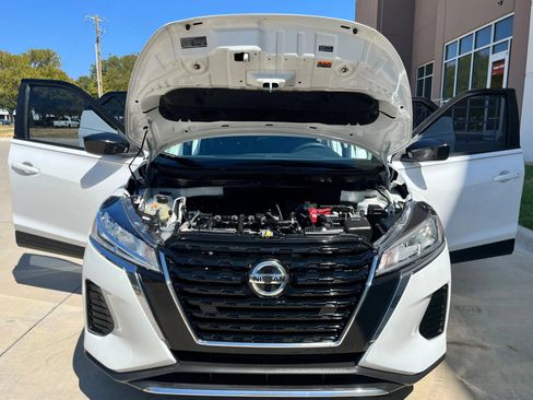 Used 2021 Nissan Kicks SV FWD image 11