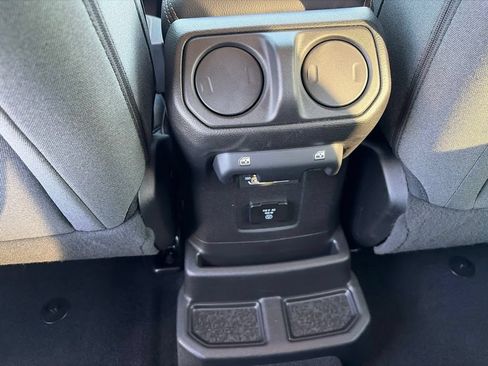 Used 2025 Jeep Wrangler Unlimited Sahara AWD/4WD image 14