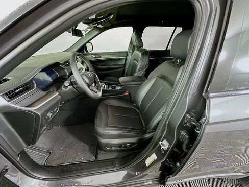 New 2025 Jeep Grand Cherokee Limited image 27