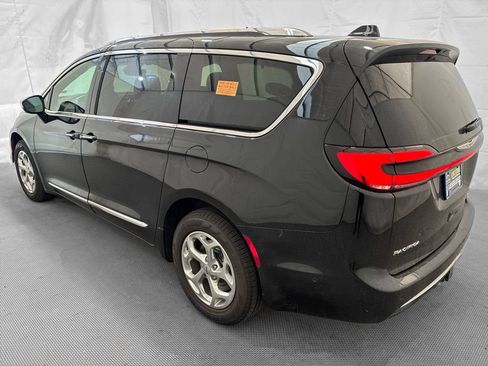 Used 2021 Chrysler Pacifica Limited w/ Uconnect Theater Family Group AWD/4WD image 5