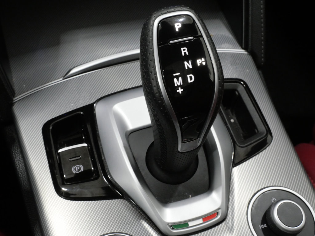 Used 2023 Alfa Romeo Stelvio Veloce AWD/4WD image 23