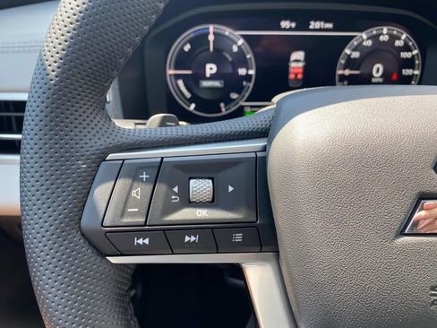 New 2025 Mitsubishi Outlander SEL image 16