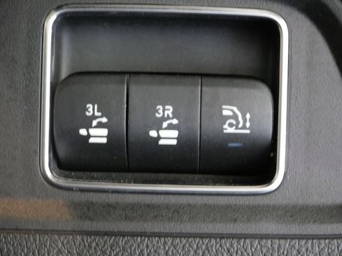 Used 2022 Mercedes-Benz GLS 450 4MATIC image 33