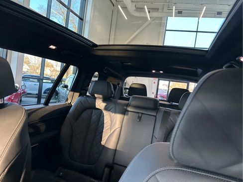 Used 2024 BMW X7 xDrive40i w/ M Sport Package image 6