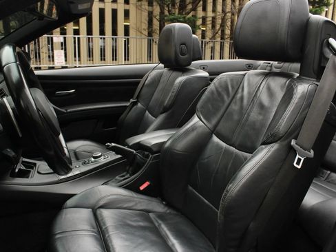 Used 2011 BMW M3 Convertible RWD image 18
