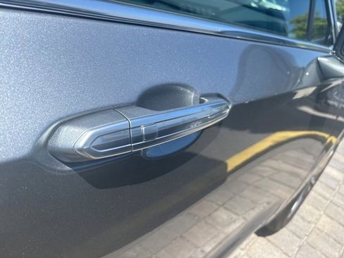 Certified 2025 Cadillac XT6 Premium Luxury image 11