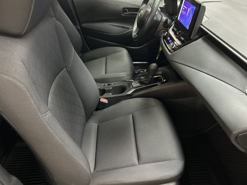 Certified 2025 Toyota Corolla LE FWD image 31