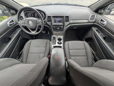 Used 2018 Jeep Grand Cherokee Laredo image 10