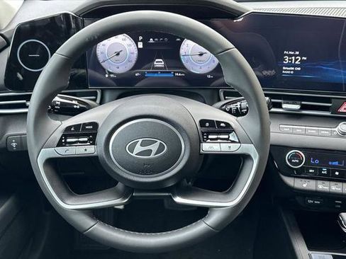 New 2025 Hyundai Elantra SEL image 11