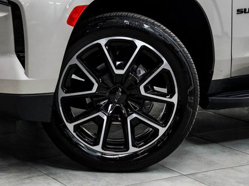 Used 2024 Chevrolet Suburban RST image 3