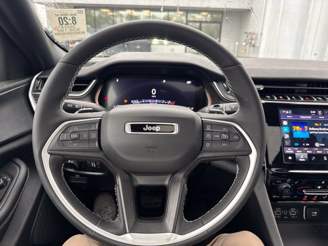 Used 2024 Jeep Grand Cherokee Altitude AWD/4WD image 16