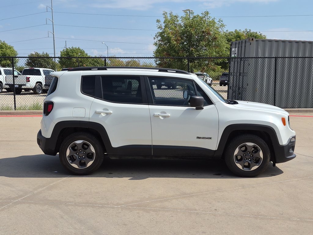 Used 2016 Jeep Renegade Sport w/ Power & Air Group FWD image 4