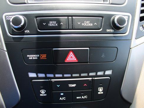 Used 2017 Hyundai Santa Fe Sport FWD image 11