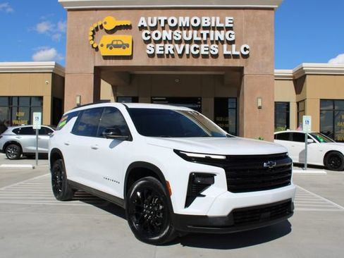 Used 2025 Chevrolet Traverse LT w/ Midnight/Sport Edition AWD/4WD image 1