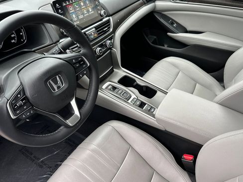 Used 2019 Honda Accord Touring image 10