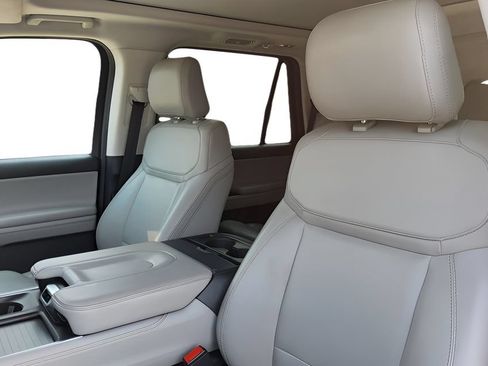 Used 2025 Ford Expedition Active AWD/4WD image 22
