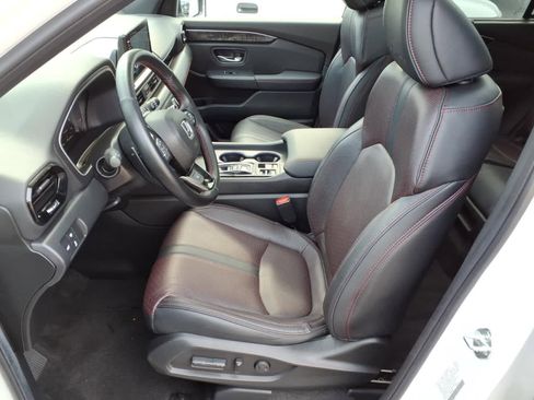 Certified 2025 Honda Pilot Black Edition image 14